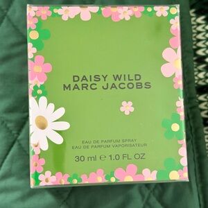 Marc Jacobs Daisy Wild Eau de Parfum Spray 1oz/30ml (New sealed In Box)